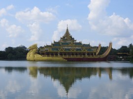 Kandawgyi Lake